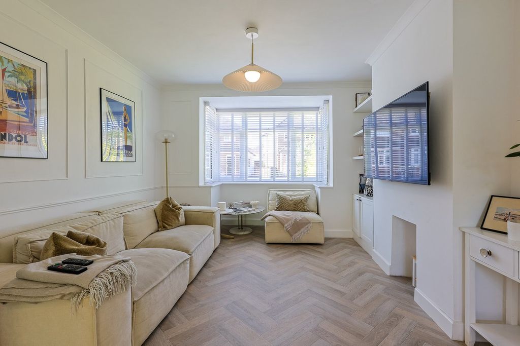 Property photo 2 of 20