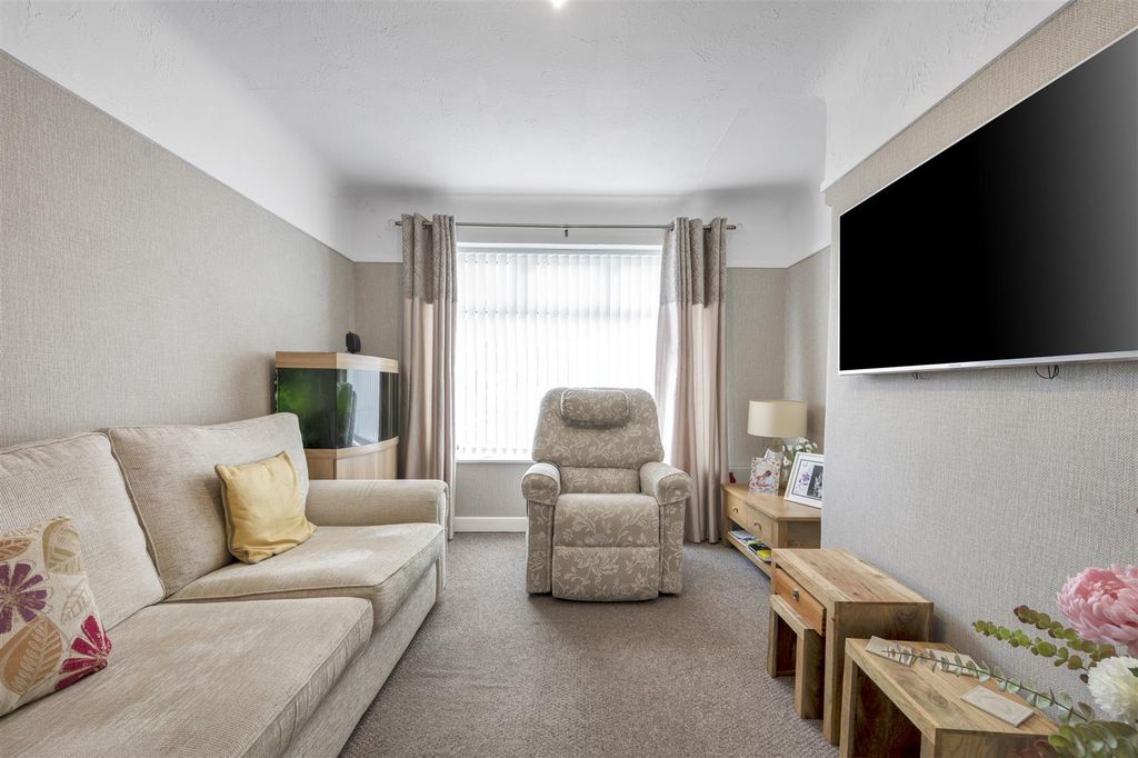 Property photo 3 of 10 Living Room