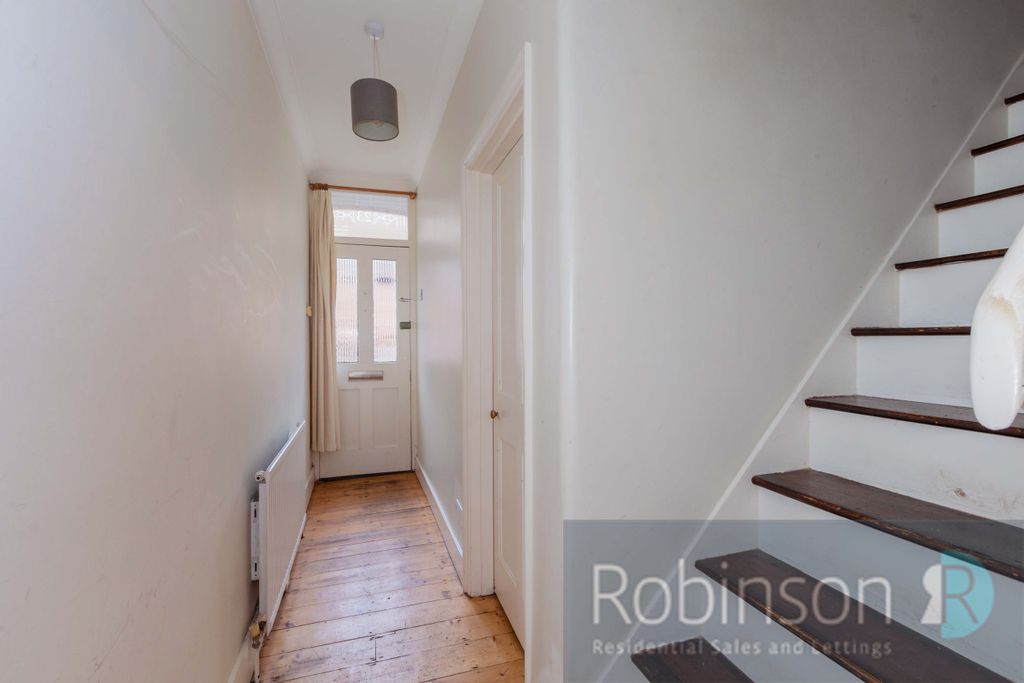 Property photo 3 of 16 23 College Glen-9