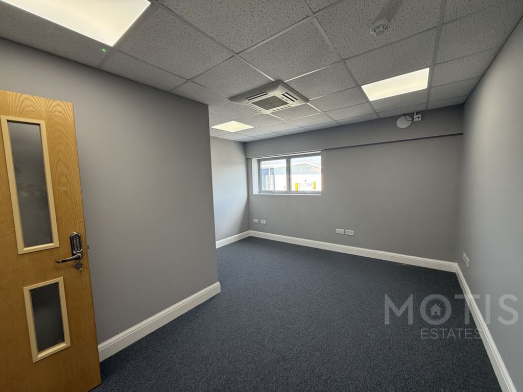 Property photo 1 of 6 Photo 5