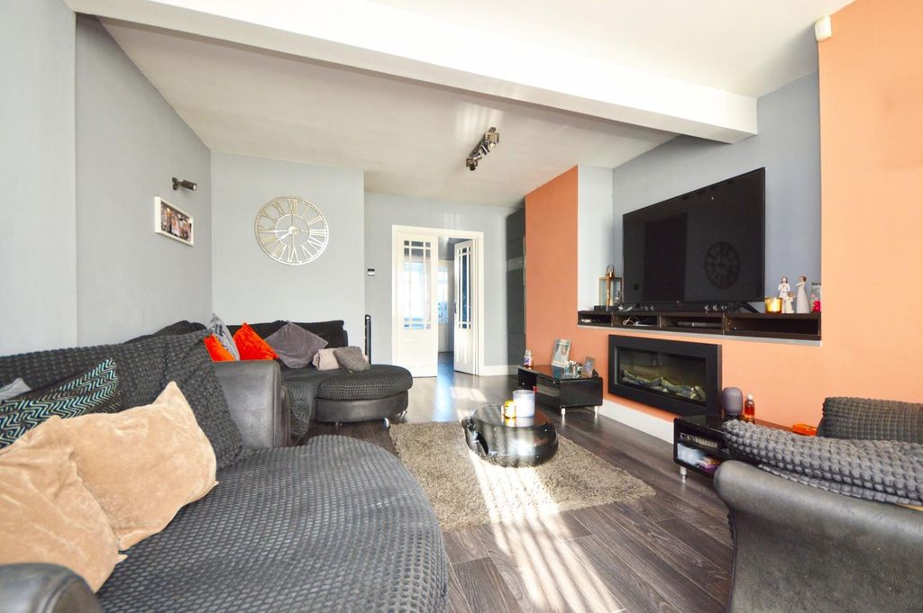 Property photo 3 of 20