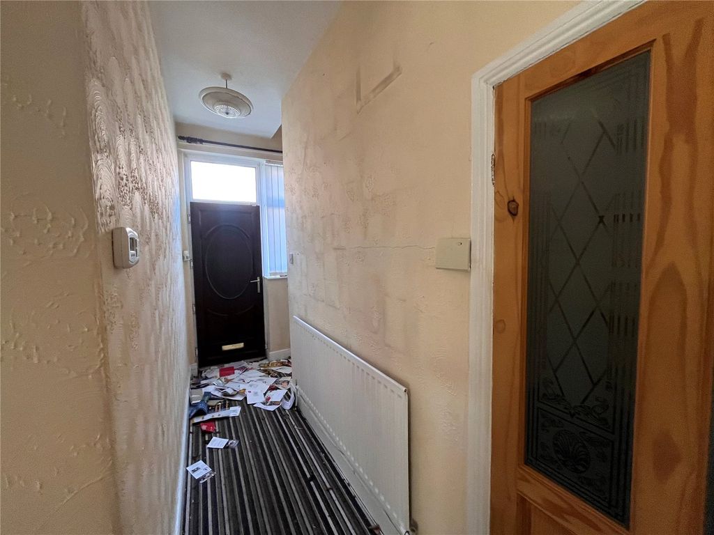 Property photo 2 of 11 Entrace Hall