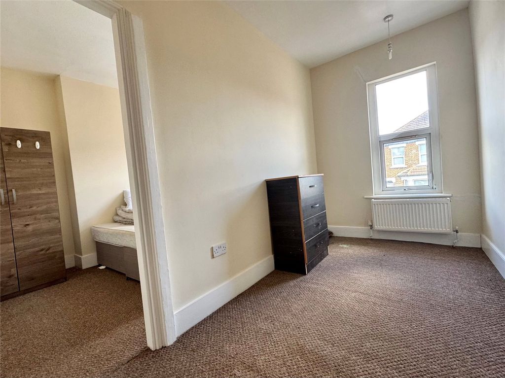 Property photo 3 of 8 Picture No. 02