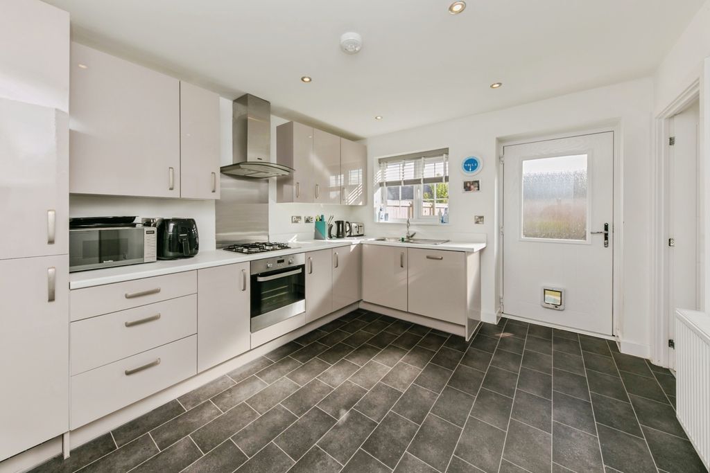 Property photo 2 of 12 Pbox-Img.Jpg