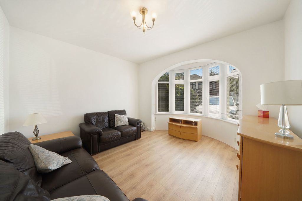 Property photo 3 of 23