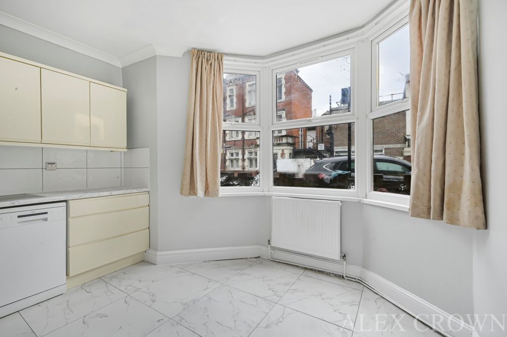 Property photo 3 of 23