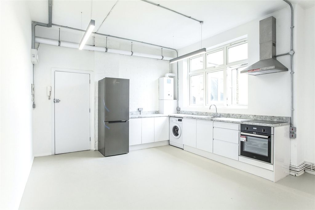 Property photo 2 of 11 Kitchen