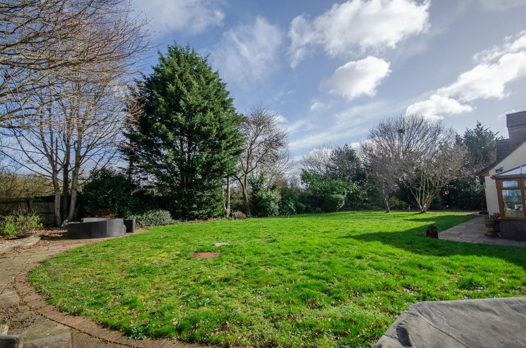 Property photo 3 of 36 Front Garden.Jpg