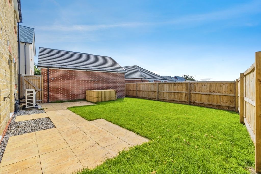 Property photo 2 of 11 Picture No. 17