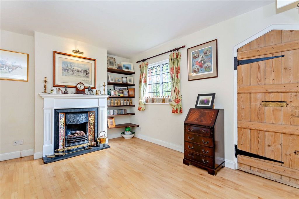Property photo 2 of 23 Picture No. 15