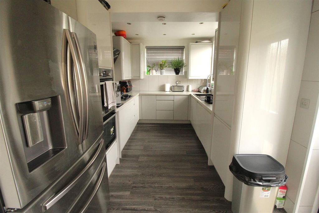 Property photo 3 of 16 Kitchen/Dining Room