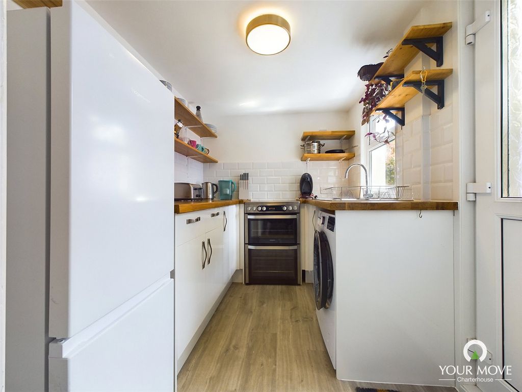 Property photo 1 of 10 Kitchen