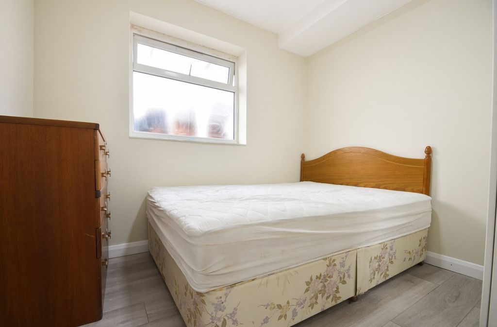 Property photo 3 of 5 xl7Wc