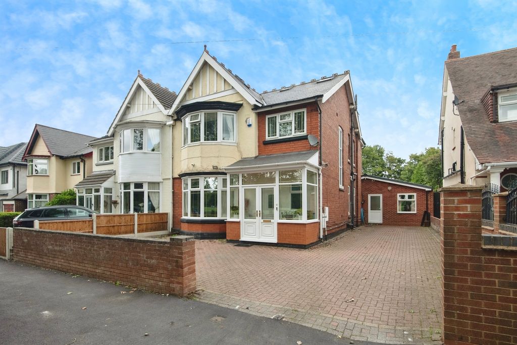 Property photo 2 of 28