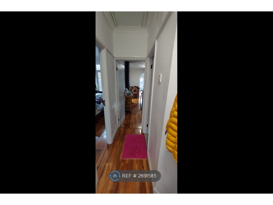 Property photo 3 of 33 Corridor