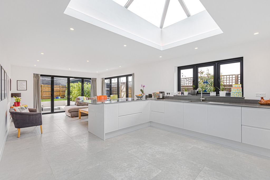 Property photo 2 of 39