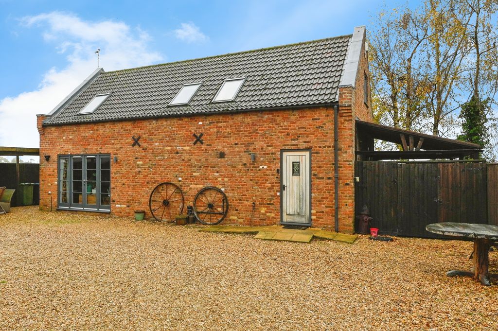 Property photo 2 of 20 L039