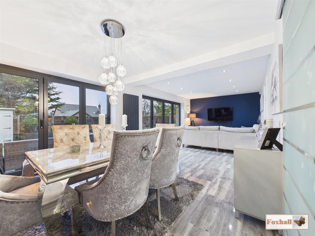 Property photo 2 of 33 Lounge / Diner