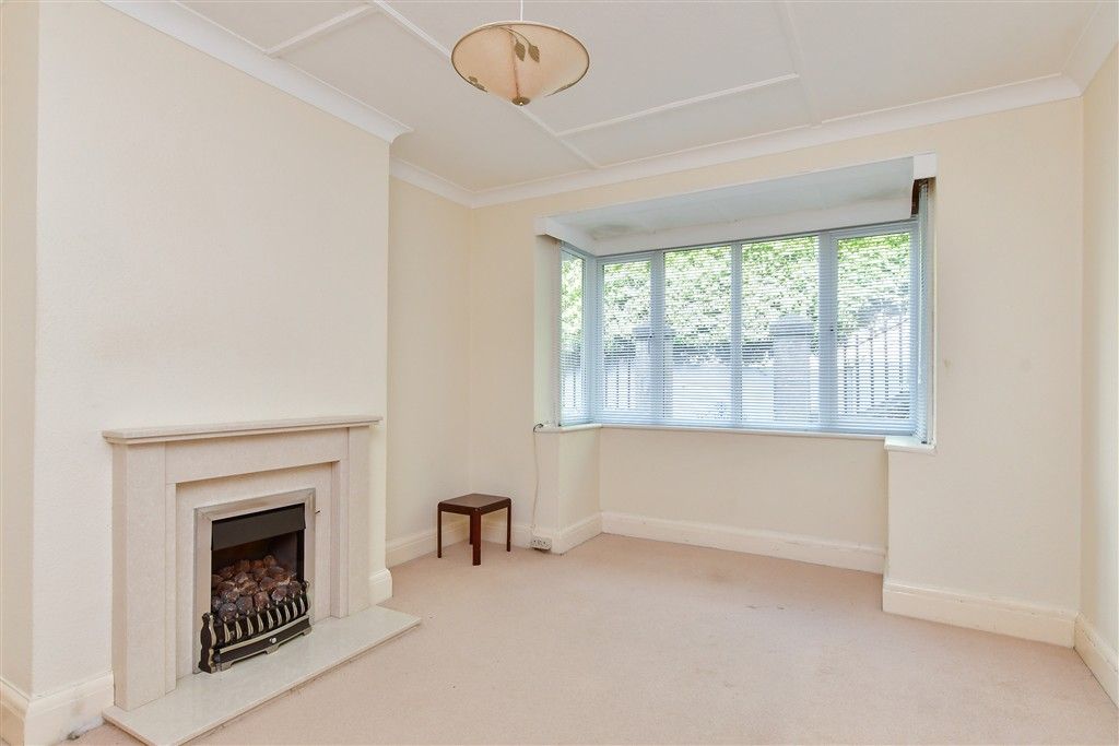 Property photo 1 of 13 Lounge