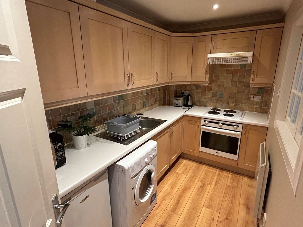 Property photo 3 of 10 Kitchen1