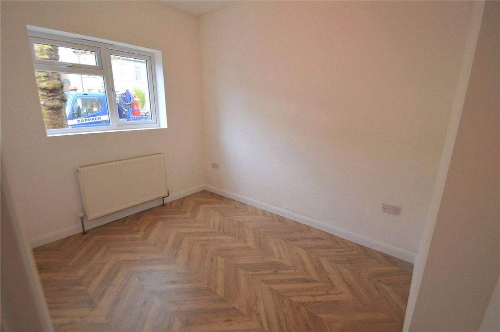 Property photo 3 of 8 Picture No. 02