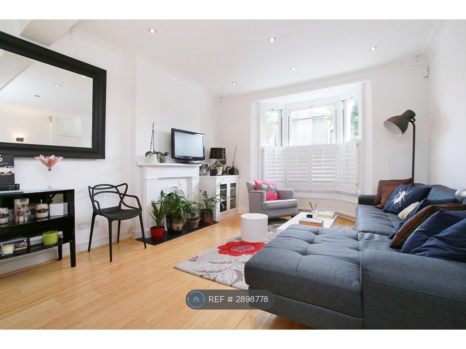 Property photo 1 of 21 Living Room