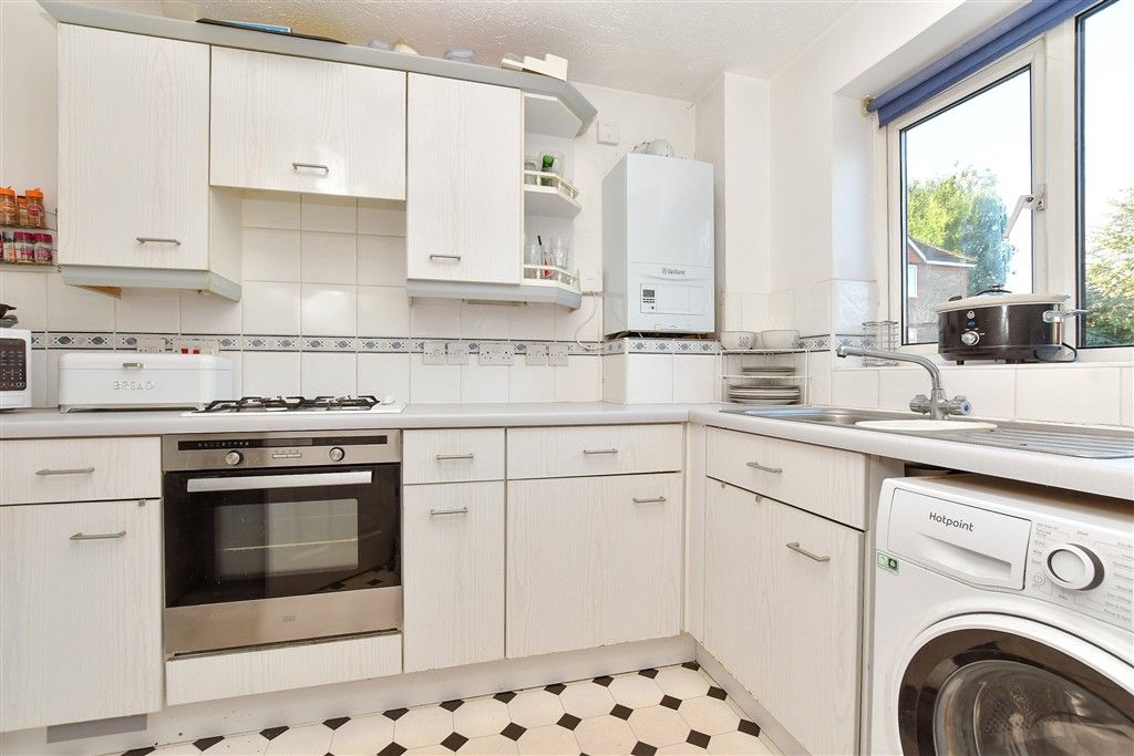 Property photo 3 of 6 Kitchen