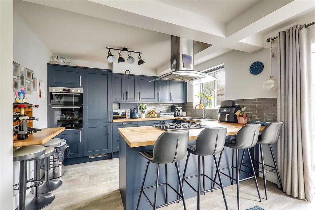 Property photo 2 of 19 Img_8988-Img_8990.Jpg