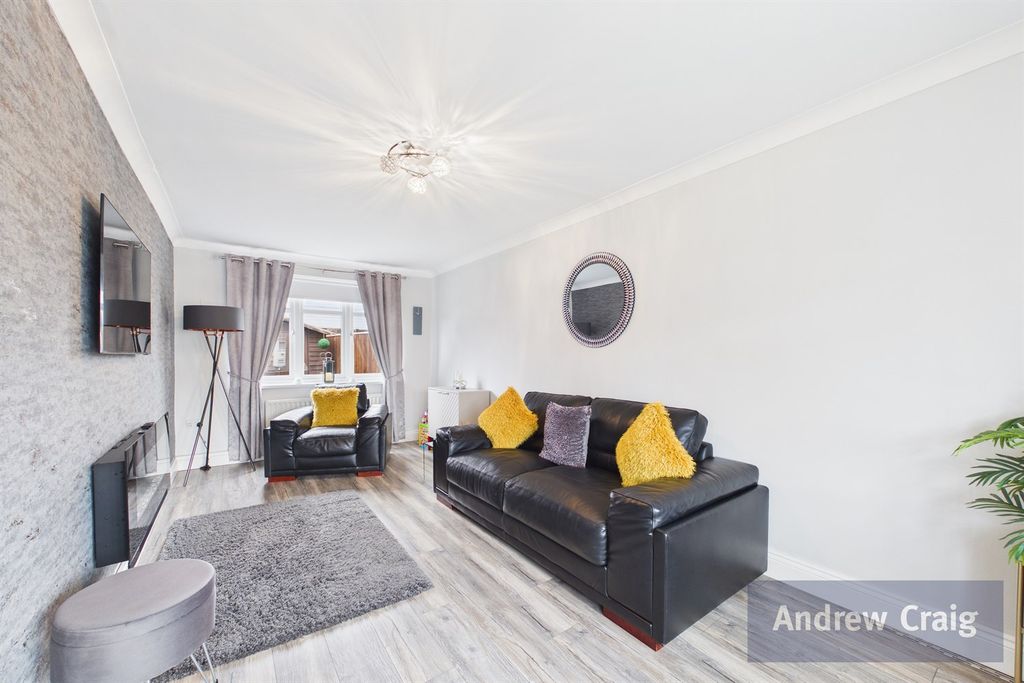 Property photo 2 of 12 Lounge