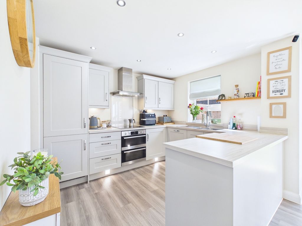 Property photo 3 of 20 Cam01909G0-Pr0480-Still018