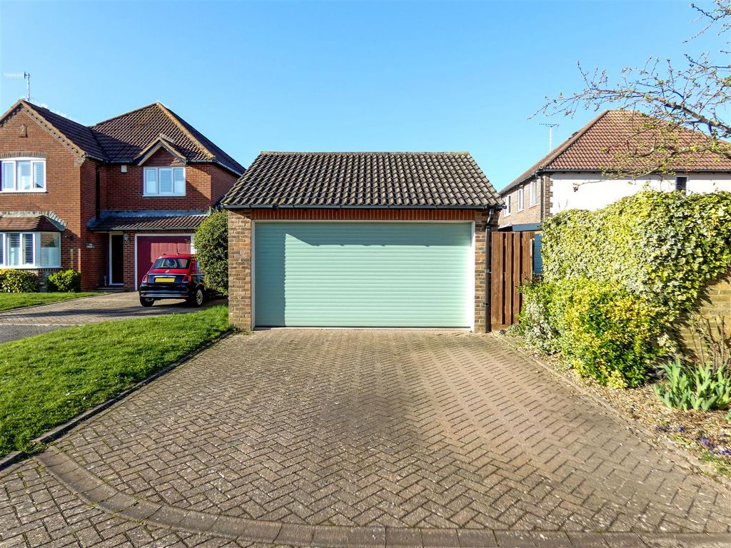 Property photo 2 of 17 Double Garage & Driveway
