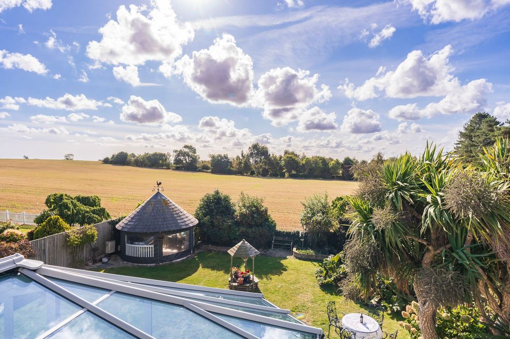 Property photo 2 of 30