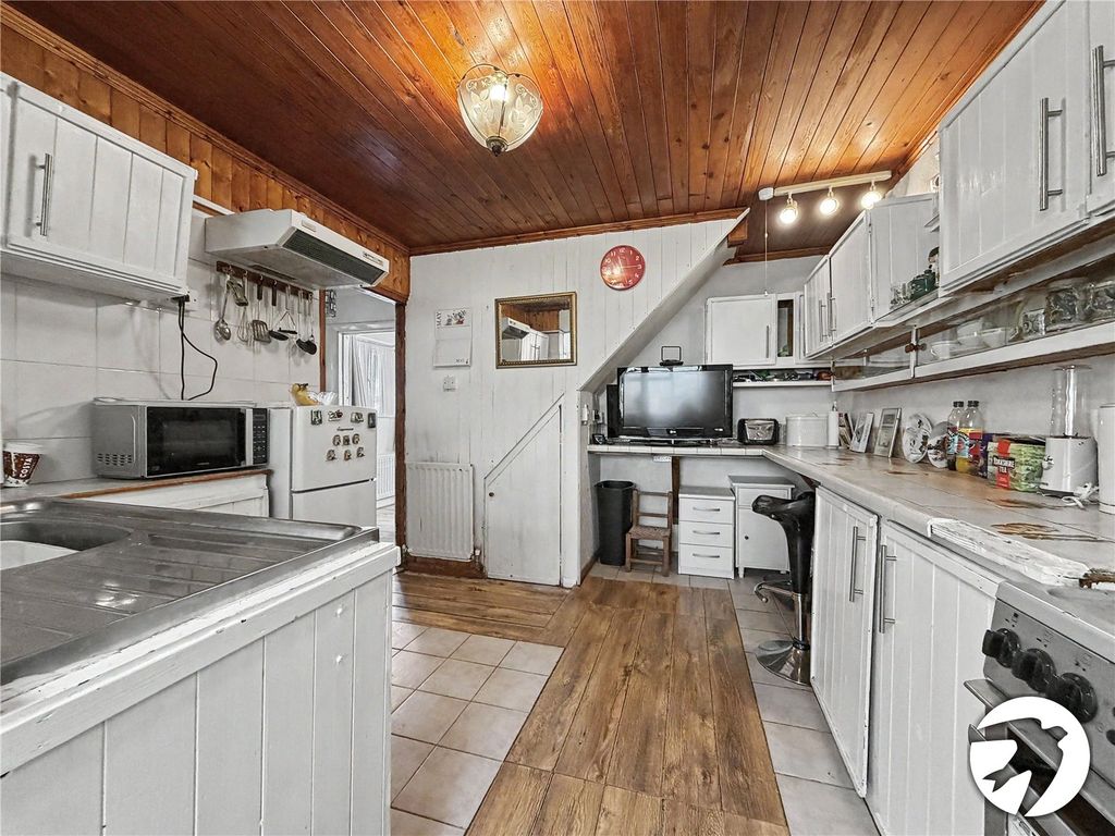 Property photo 3 of 12 Kitchen