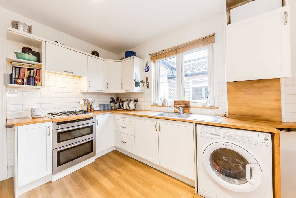 Property photo 3 of 8