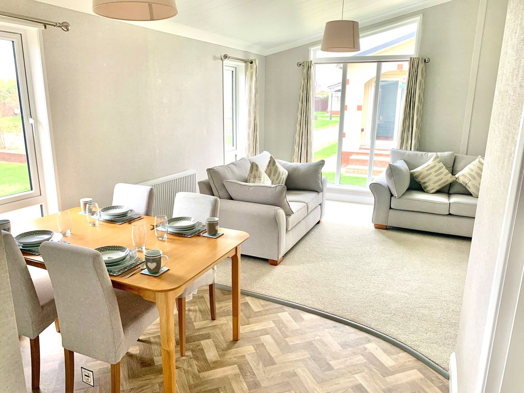 Property photo 2 of 12 Picture No. 27