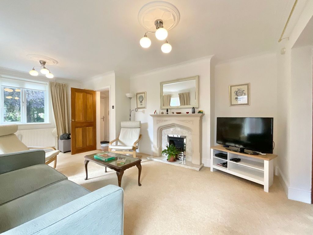 Property photo 2 of 28