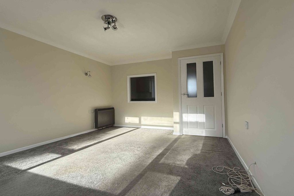 Property photo 2 of 7 Living Room