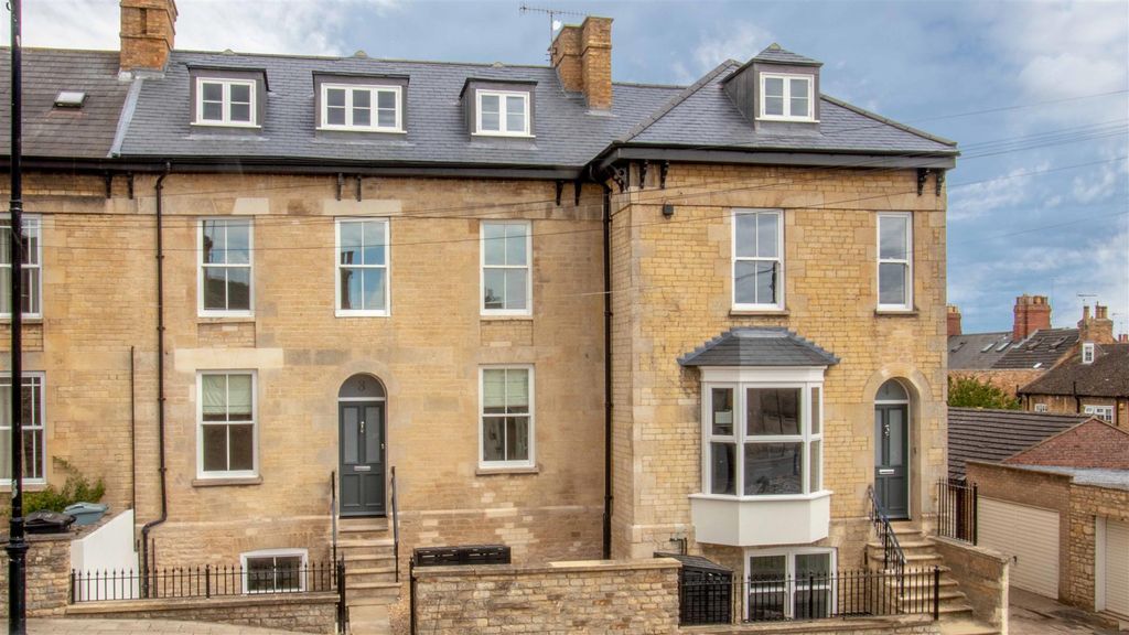 Property photo 1 of 12 Brownlow Terrace, Stamford