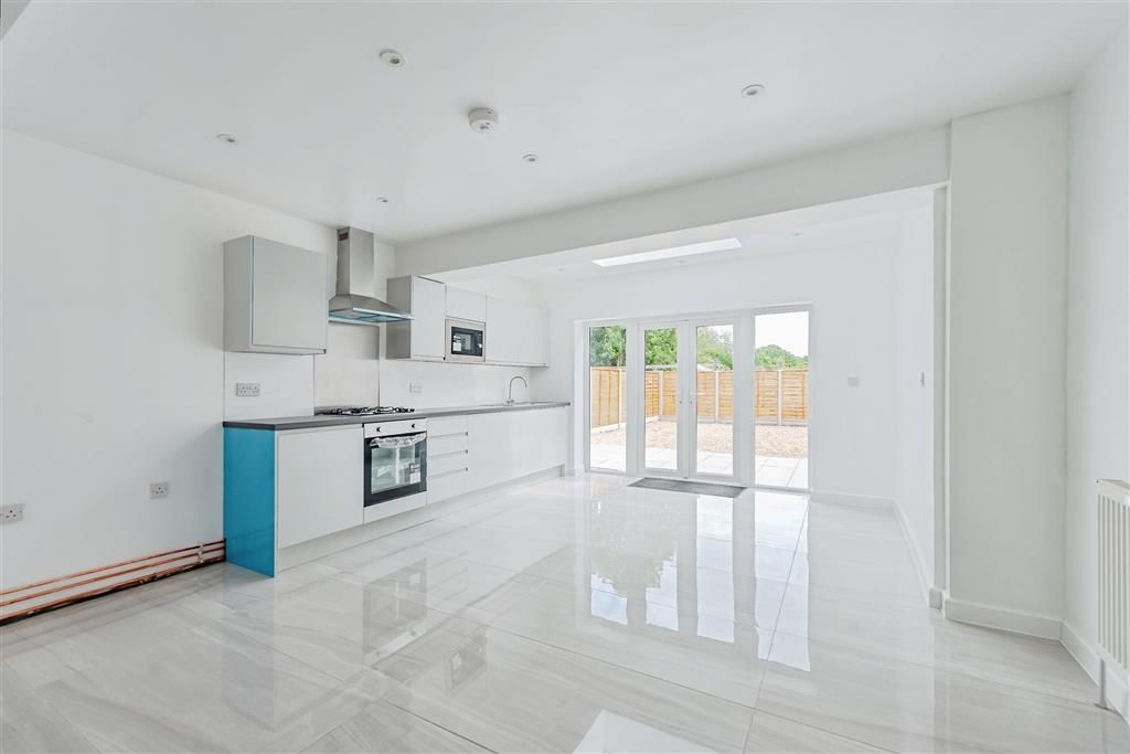 Property photo 3 of 15 Kitchen