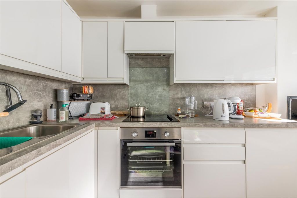 Property photo 3 of 12 45 Portland Road-7.Jpg