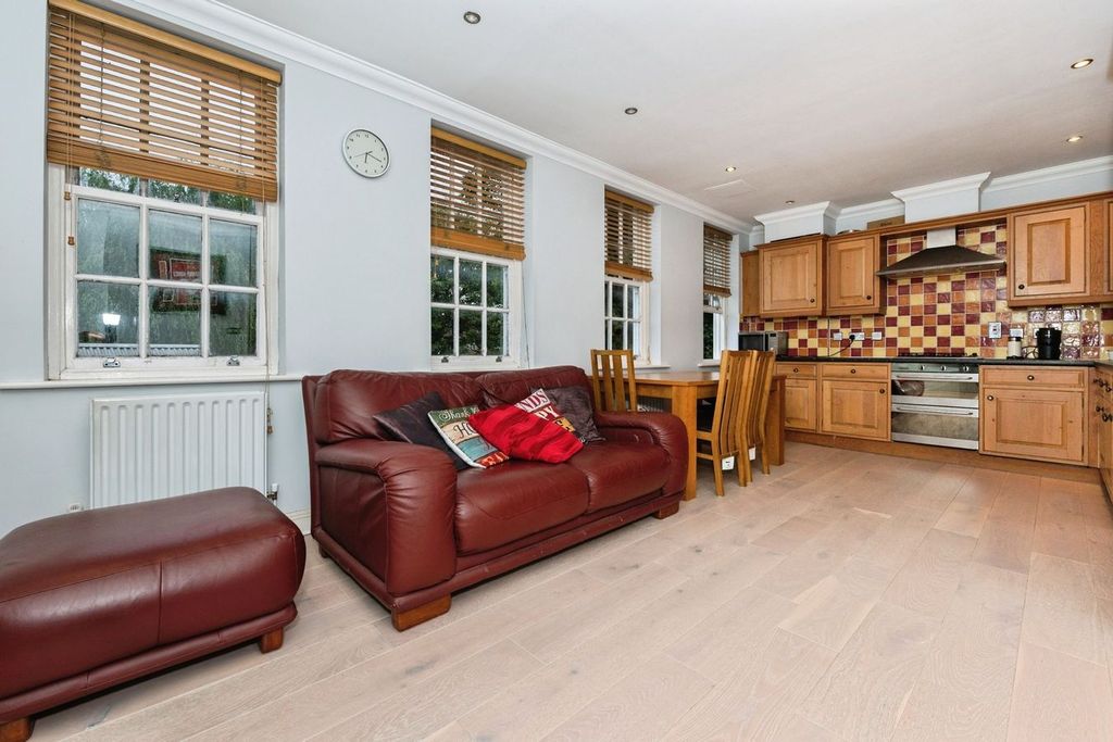 Property photo 2 of 17