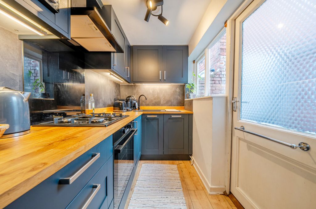 Property photo 3 of 21 1386201-10-692972E83d3c6