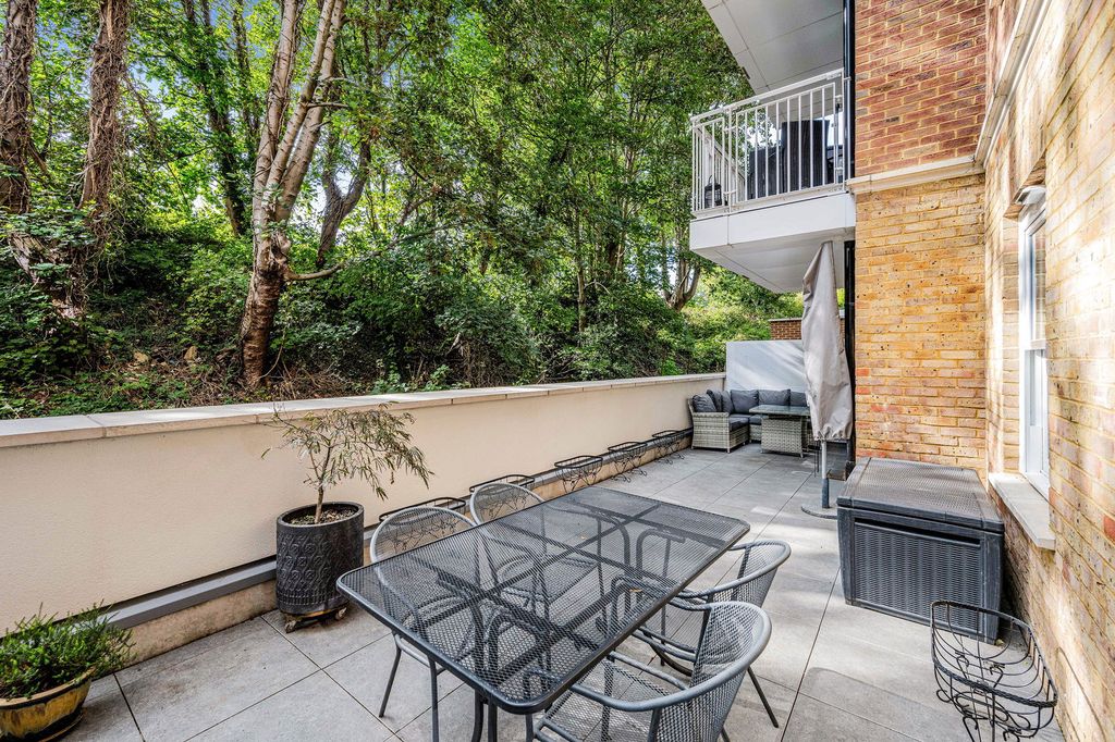 Property photo 3 of 12