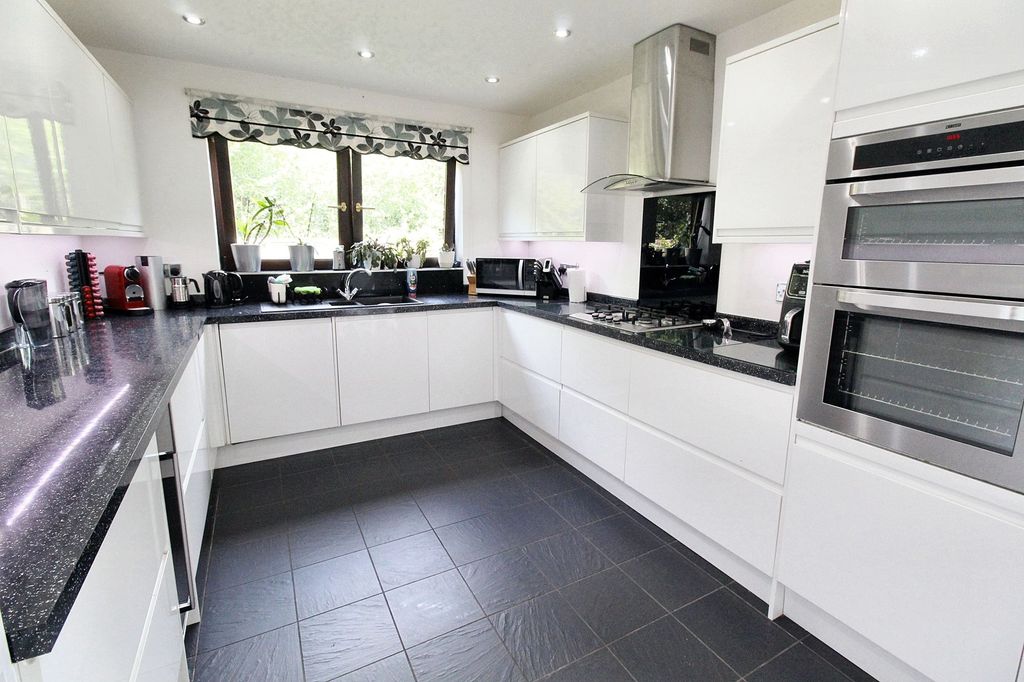 Property photo 3 of 54