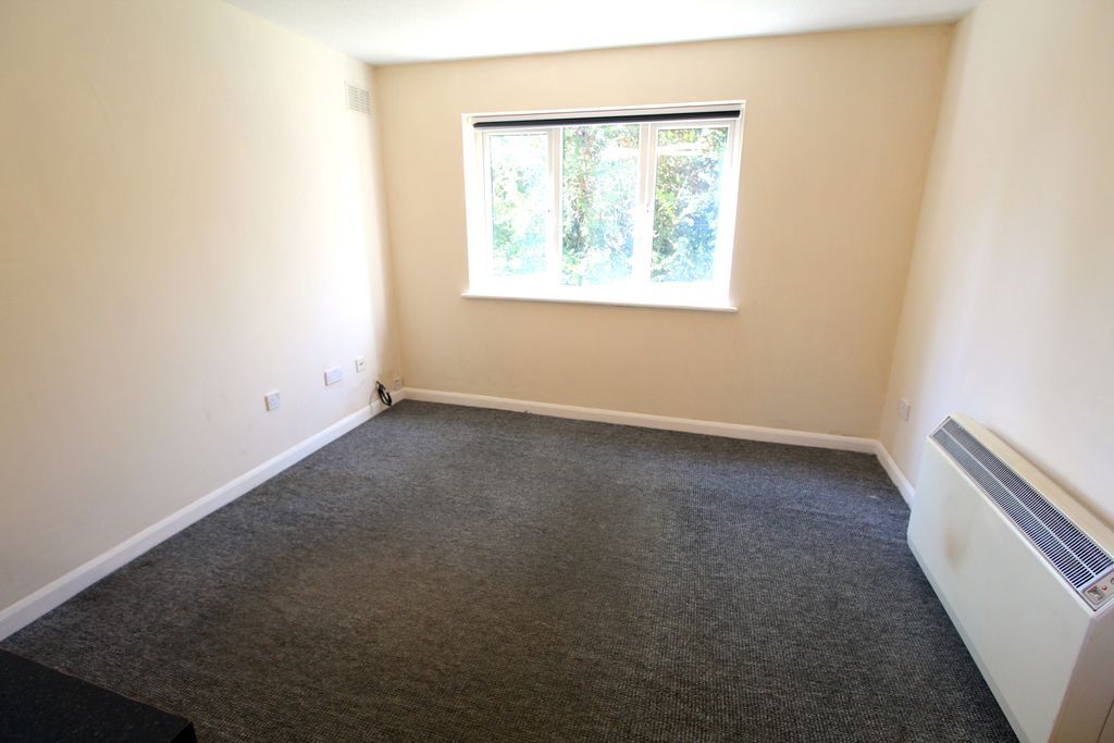 Property photo 3 of 5 Living Room