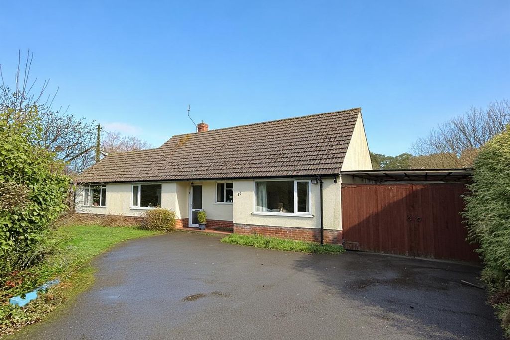 Property photo 1 of 10 3 Bedroom Detached Bungalow