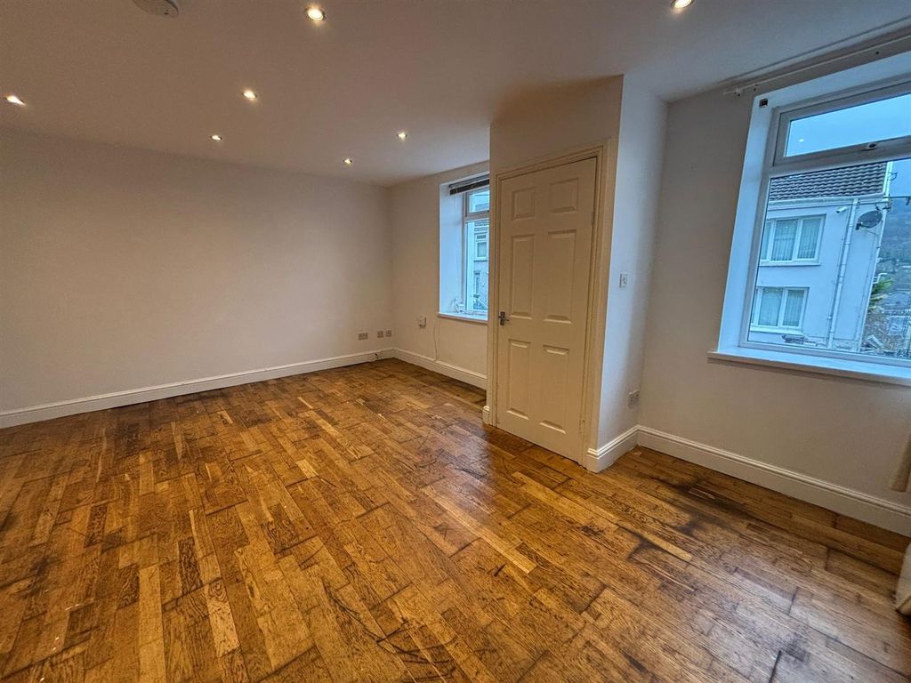 Property photo 2 of 18 12 Chapel Street (5).Jpeg