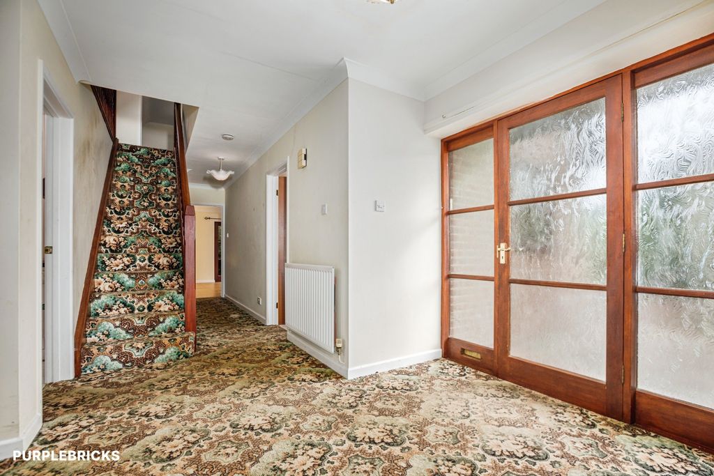 Property photo 2 of 25 Entrance Hall