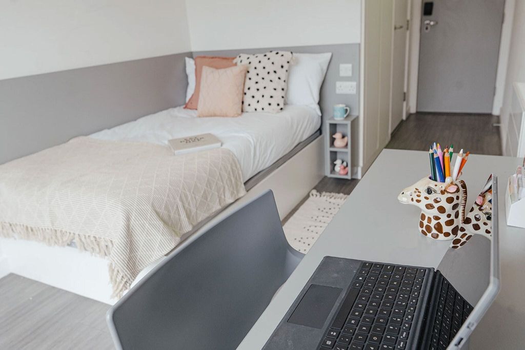 Property photo 1 of 10 Bedroom