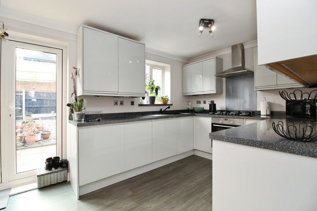 Property photo 2 of 18 Kitchen/Dining Room